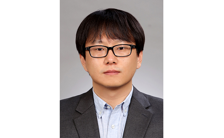 편집위원 김정현